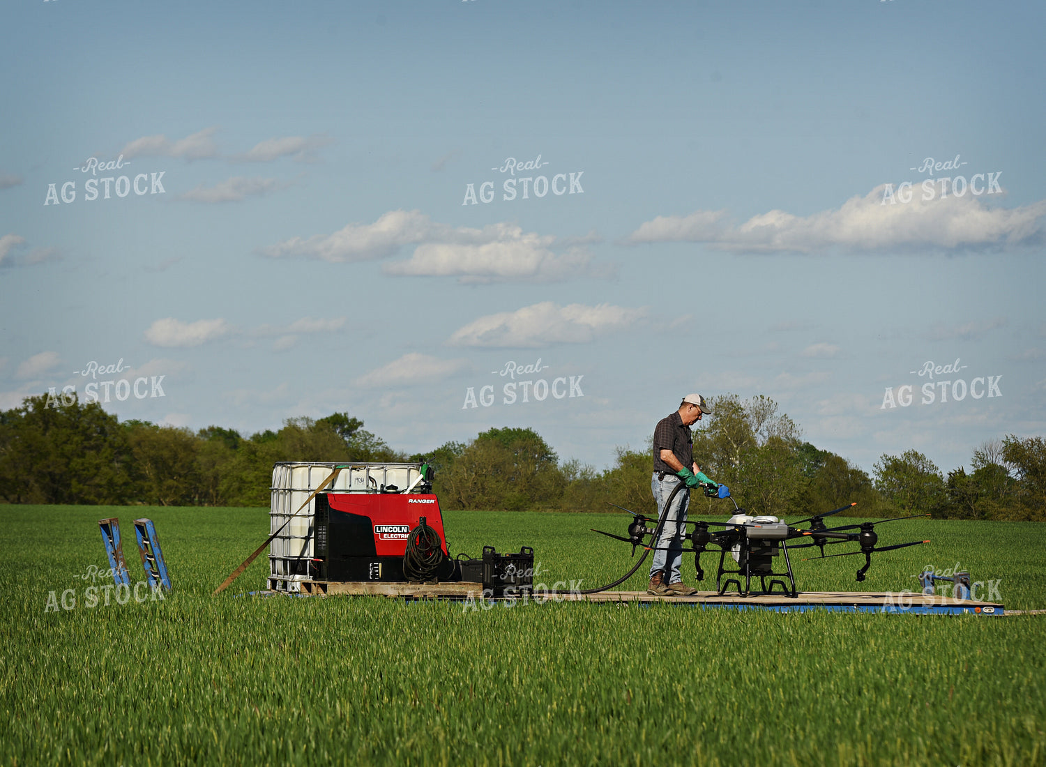 Farmers Filling Spray Drone 100025