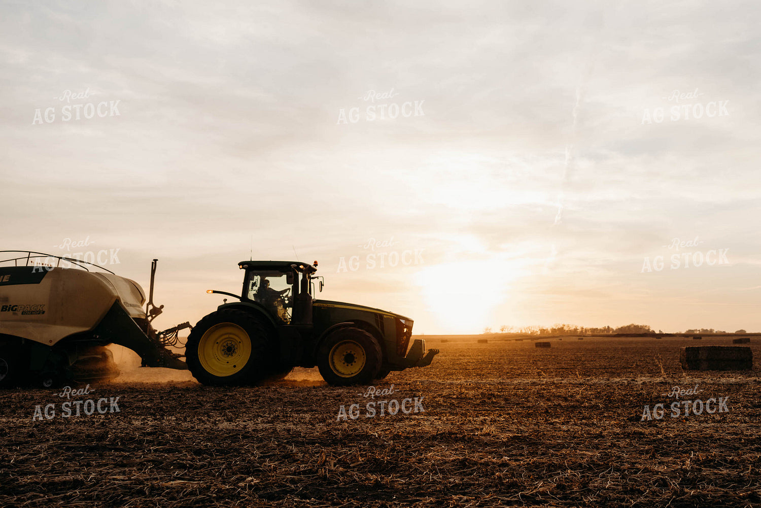 Baling Wheat Straw 152071