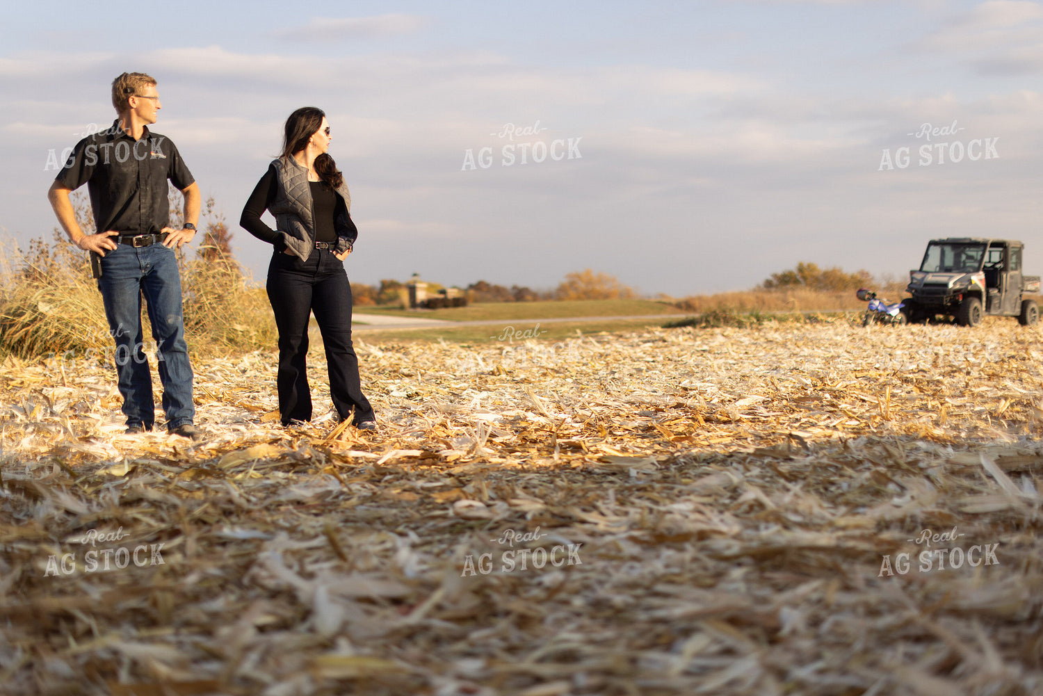 Farm Wife and Farmer in the Field 9475