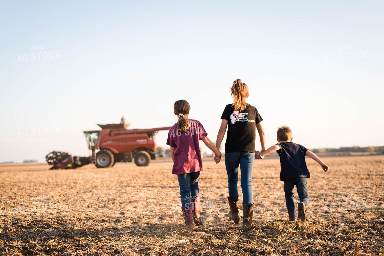 Farm Kids Walking in Field 115036