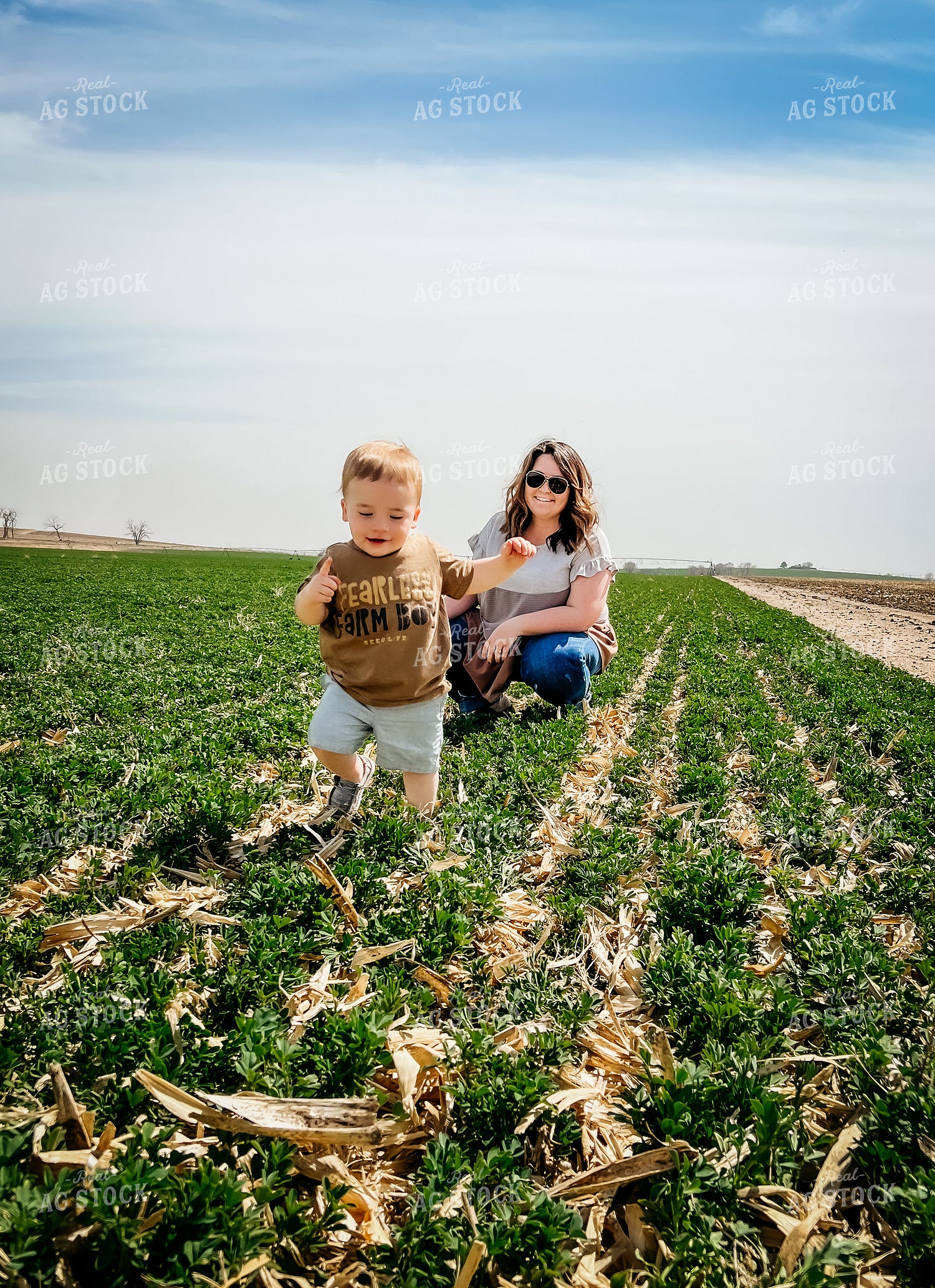 Farm Mom and Farm Kid in Field 56292