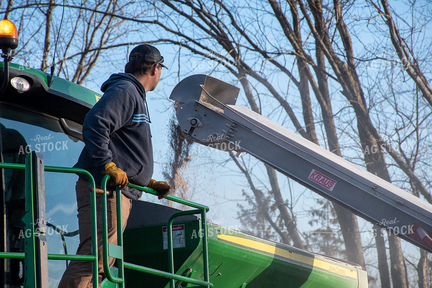 Loading Fertilizer Spreader 50458