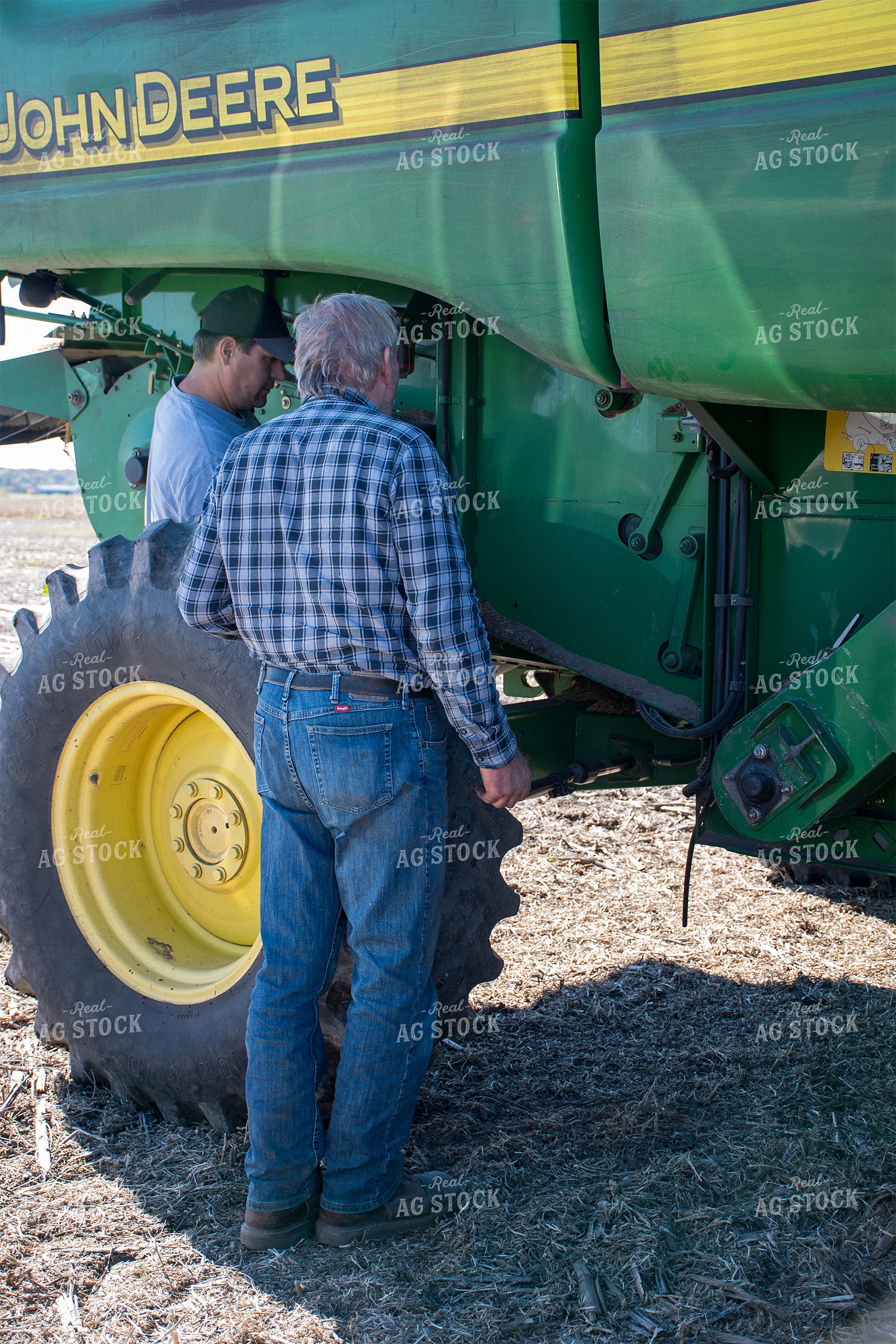 Farmers Working on Combine 50192