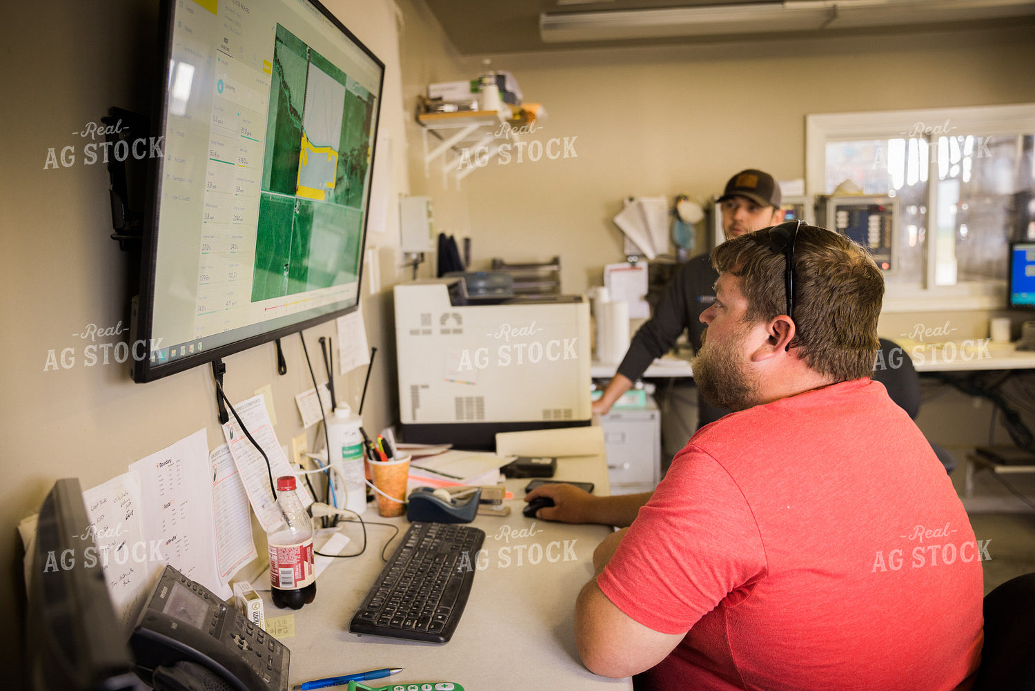 Retailer Working in Office 7992