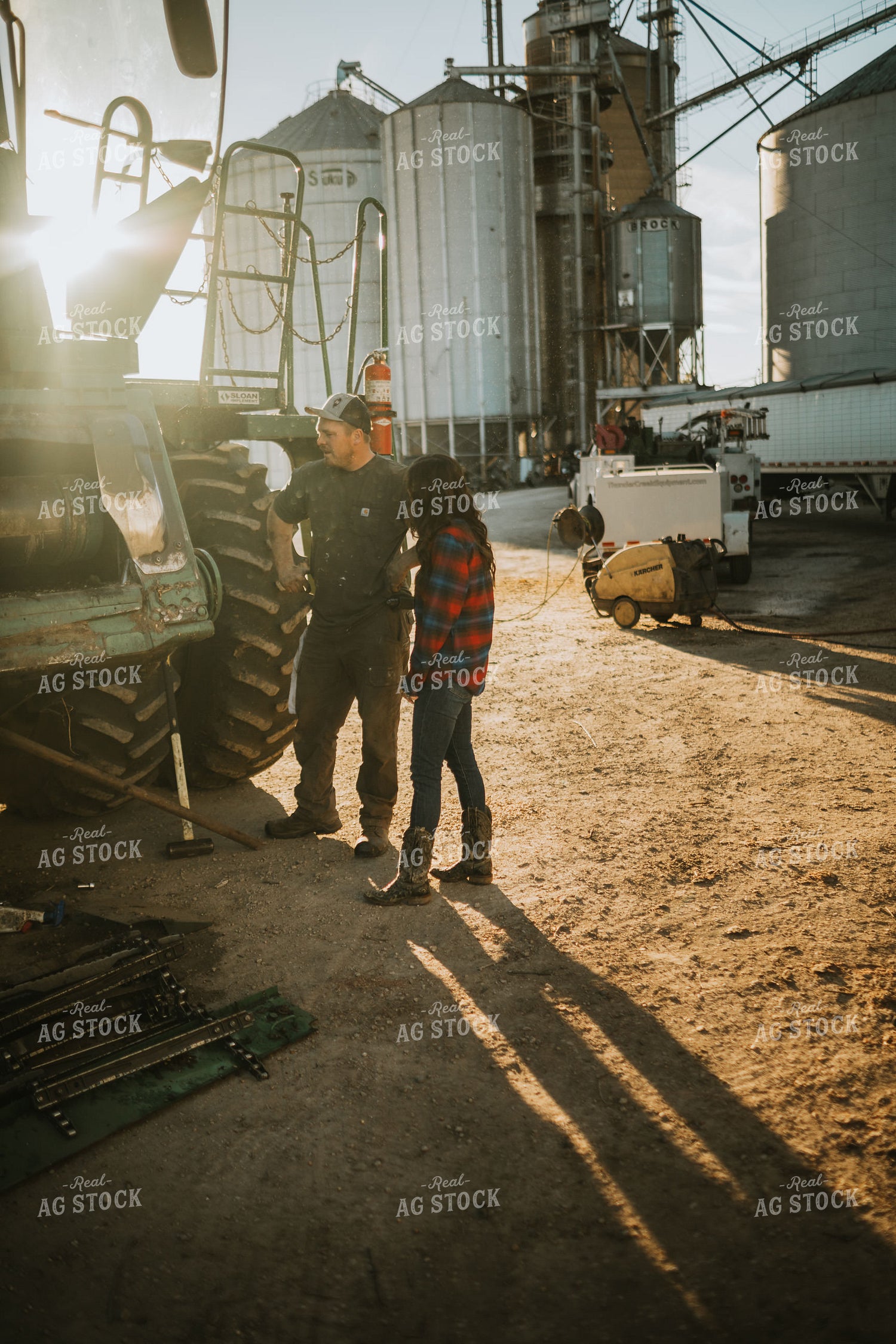 Farmers Working on Combine 5047