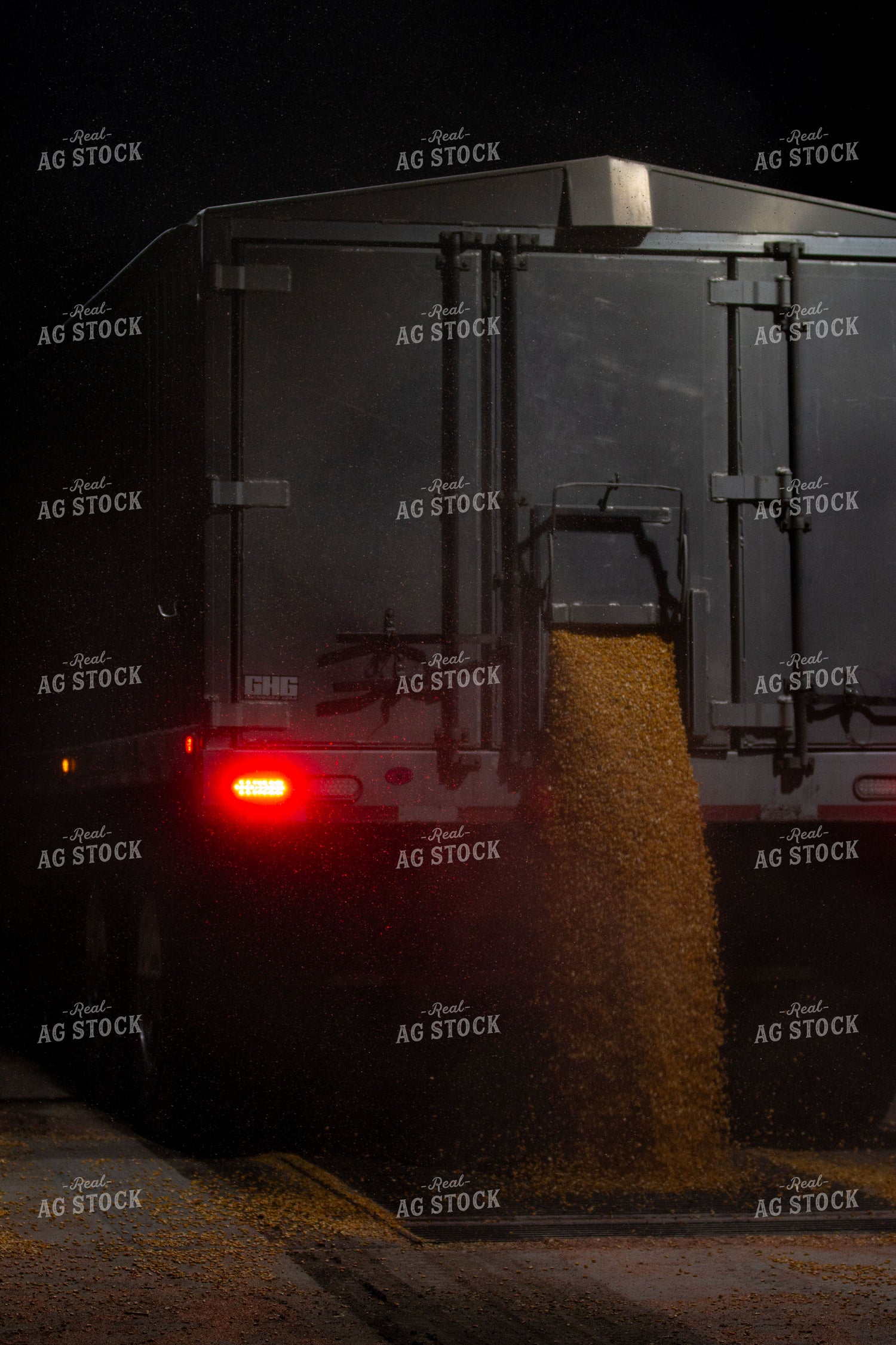 Unloading Semi 157158