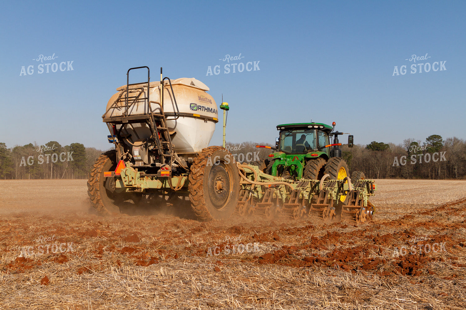 Tractor Strip-Tilling 79081