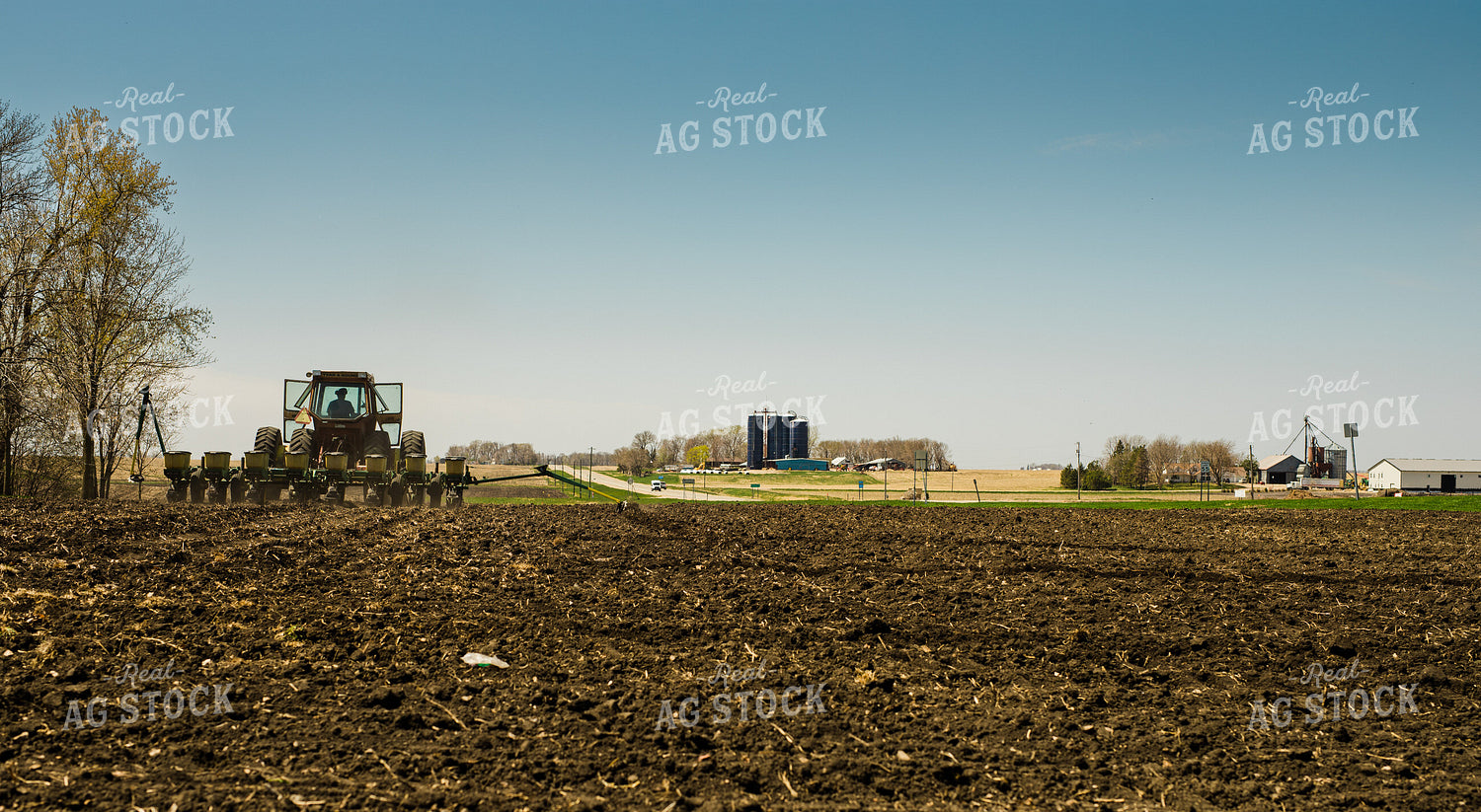 Farmer Plants Plot 133004