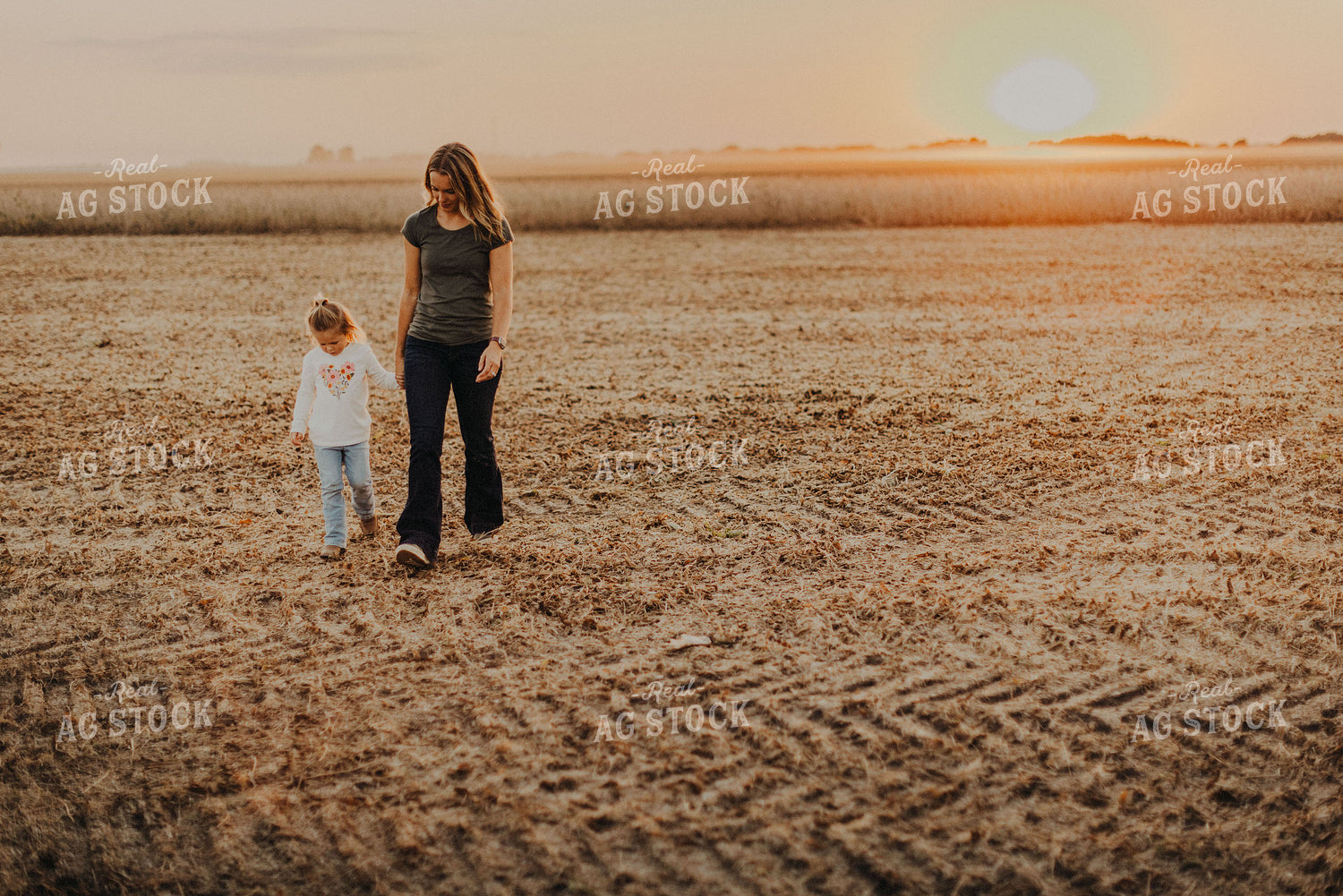 Farm Wife Walking with Daugher in Field 9268