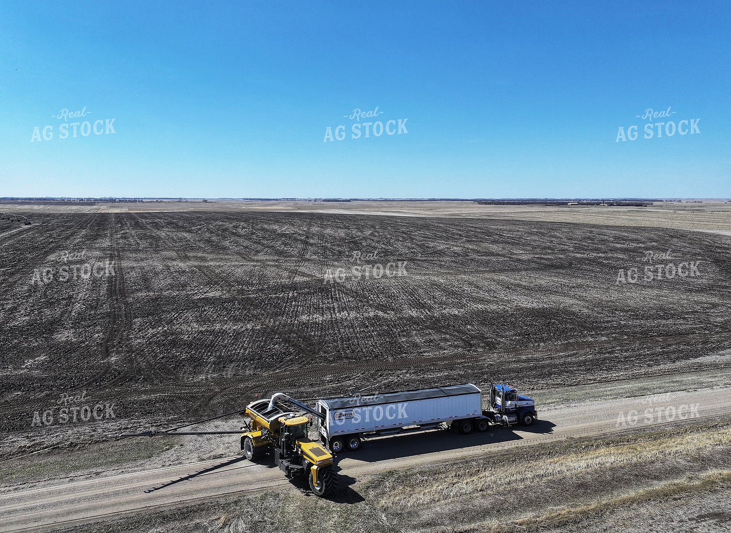 Loading Spreader with Dry Fertilizer 141250