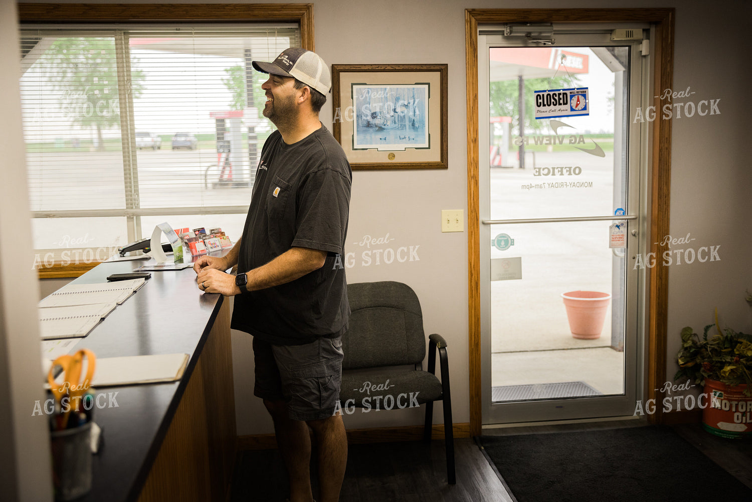 Retailer Working in Office 7955