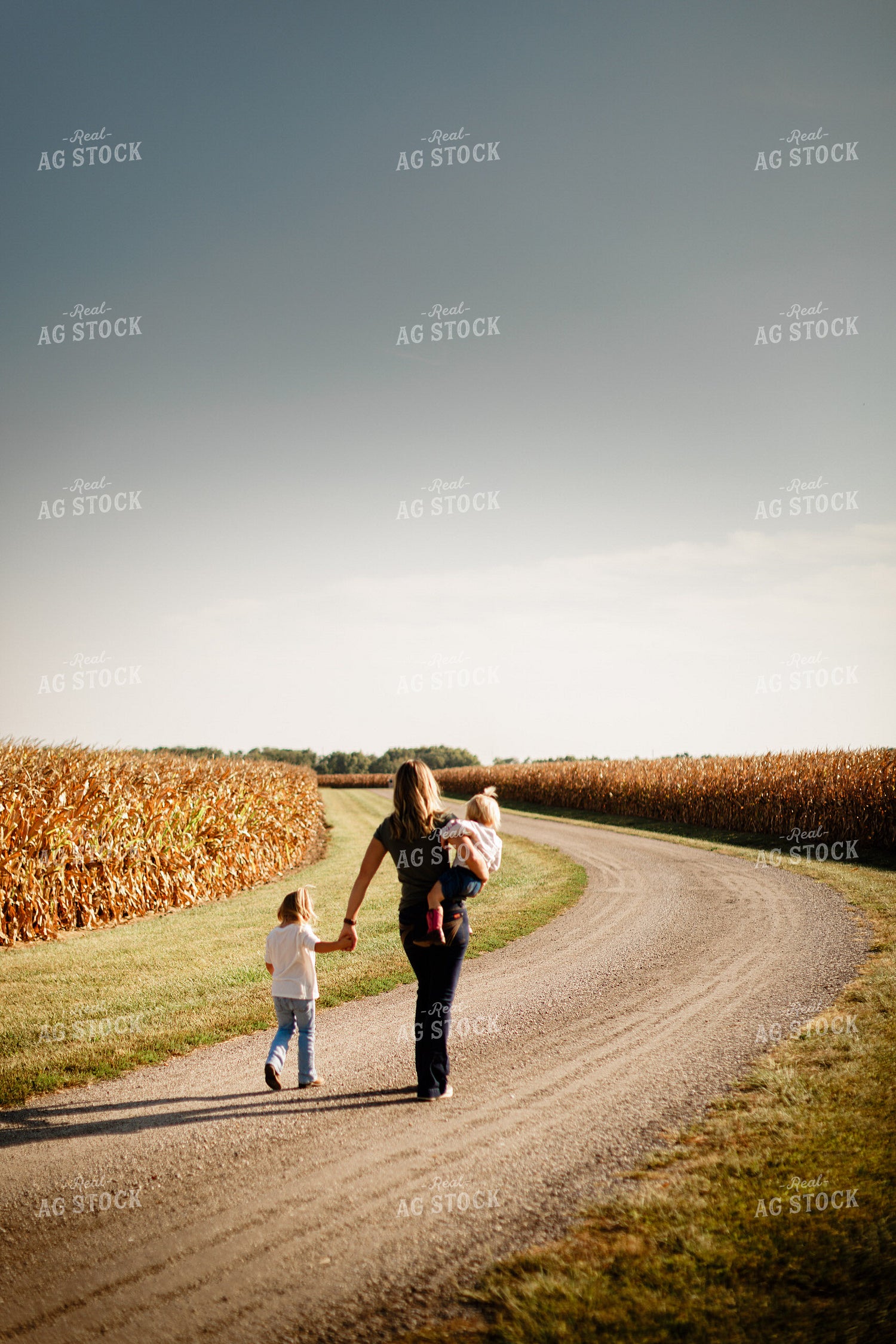 Farm Family Walking 9215