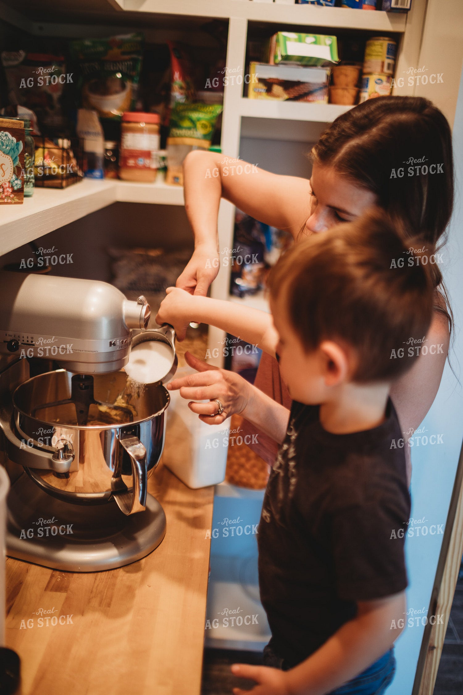 Farm Mom Baking with Kids 5568