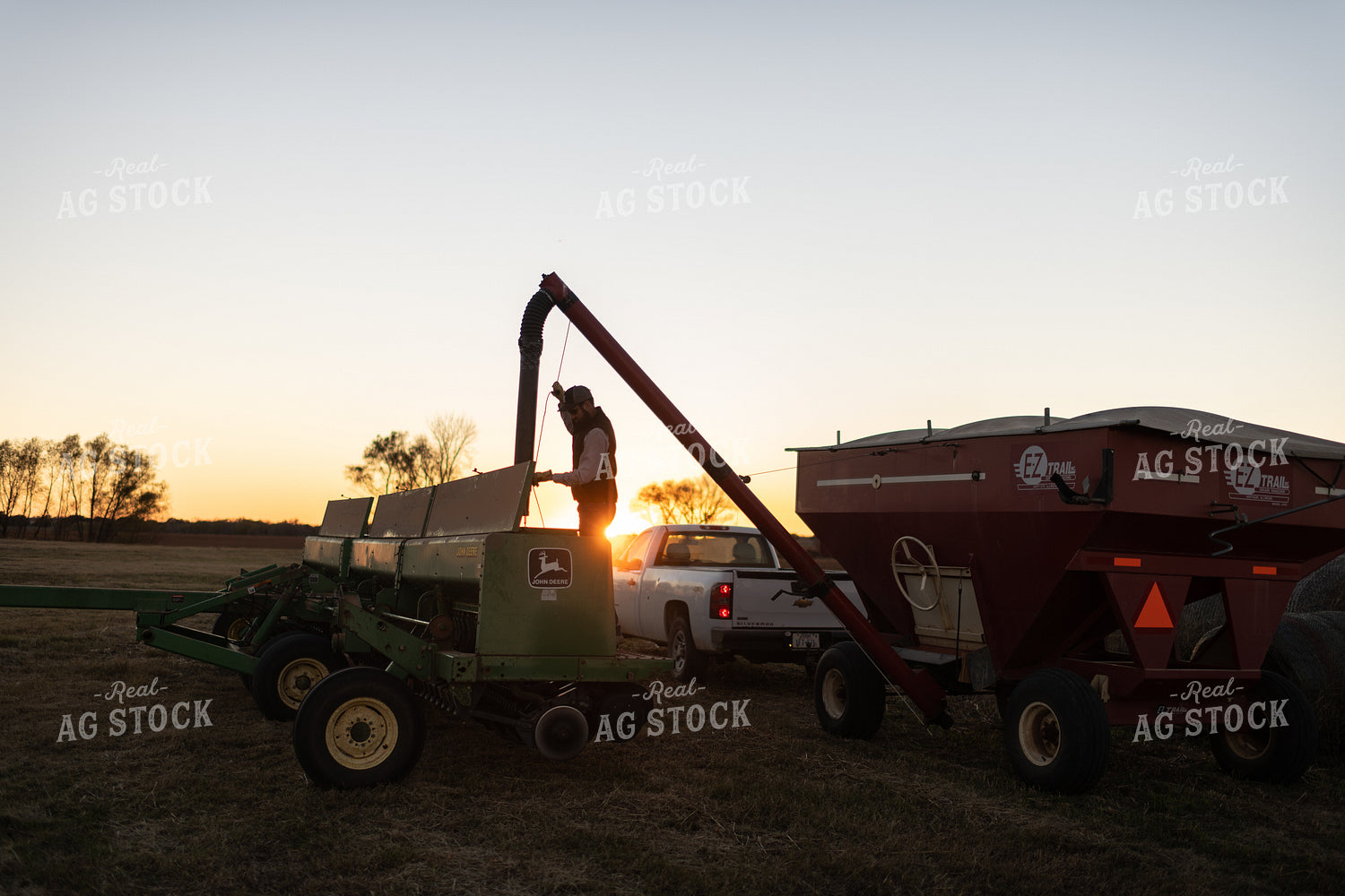 Filling Seed Drill 59090