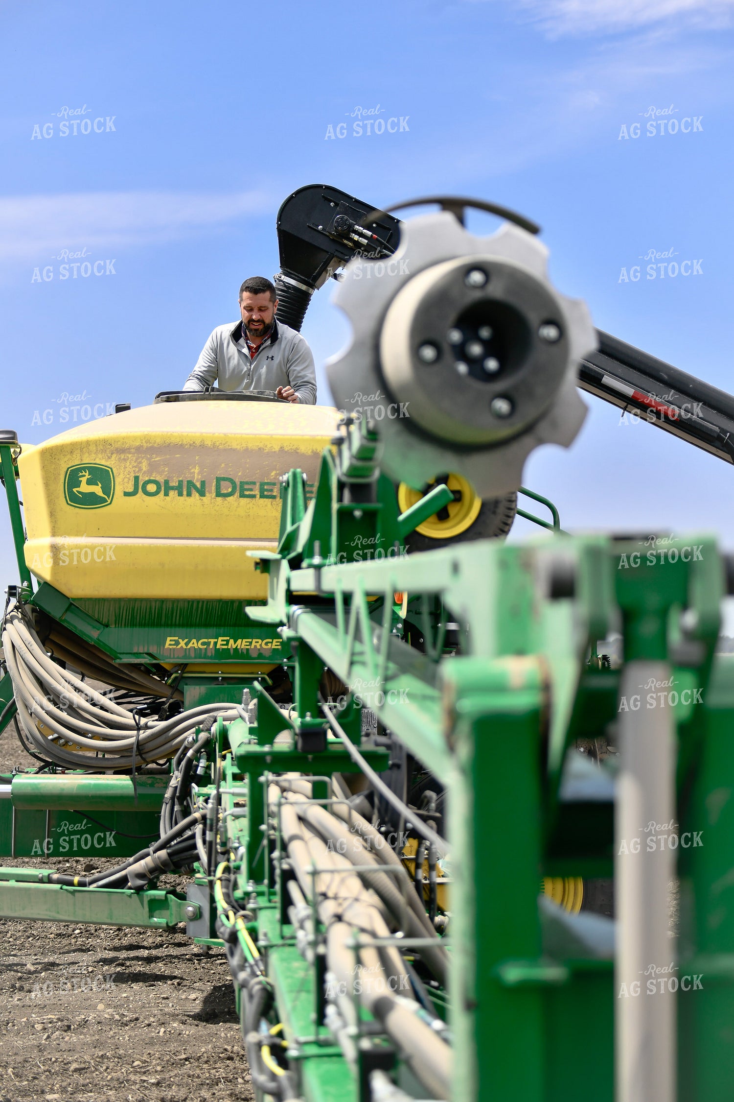 Farmer Loading Planter 86034