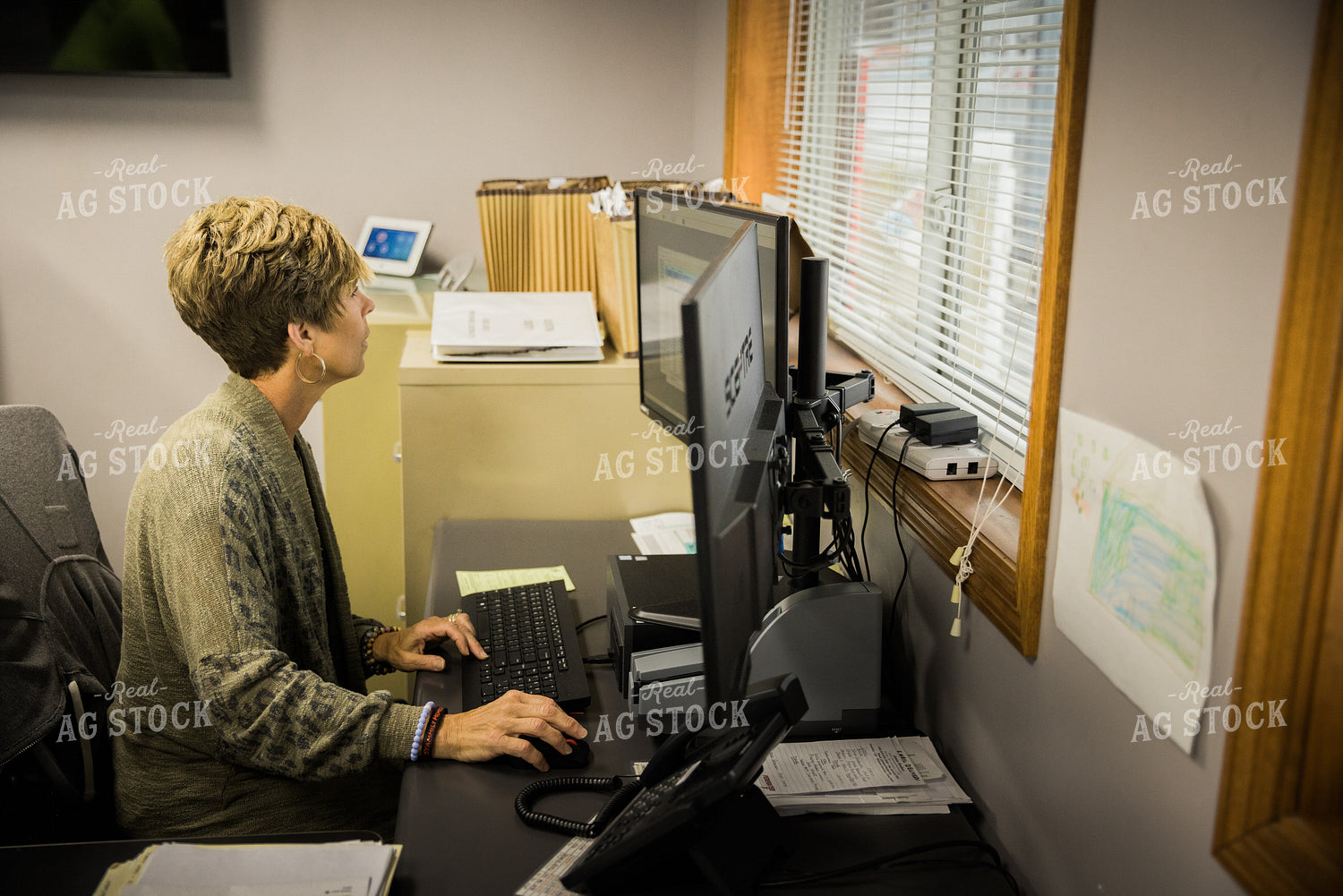 Retailer Working in Office 7957