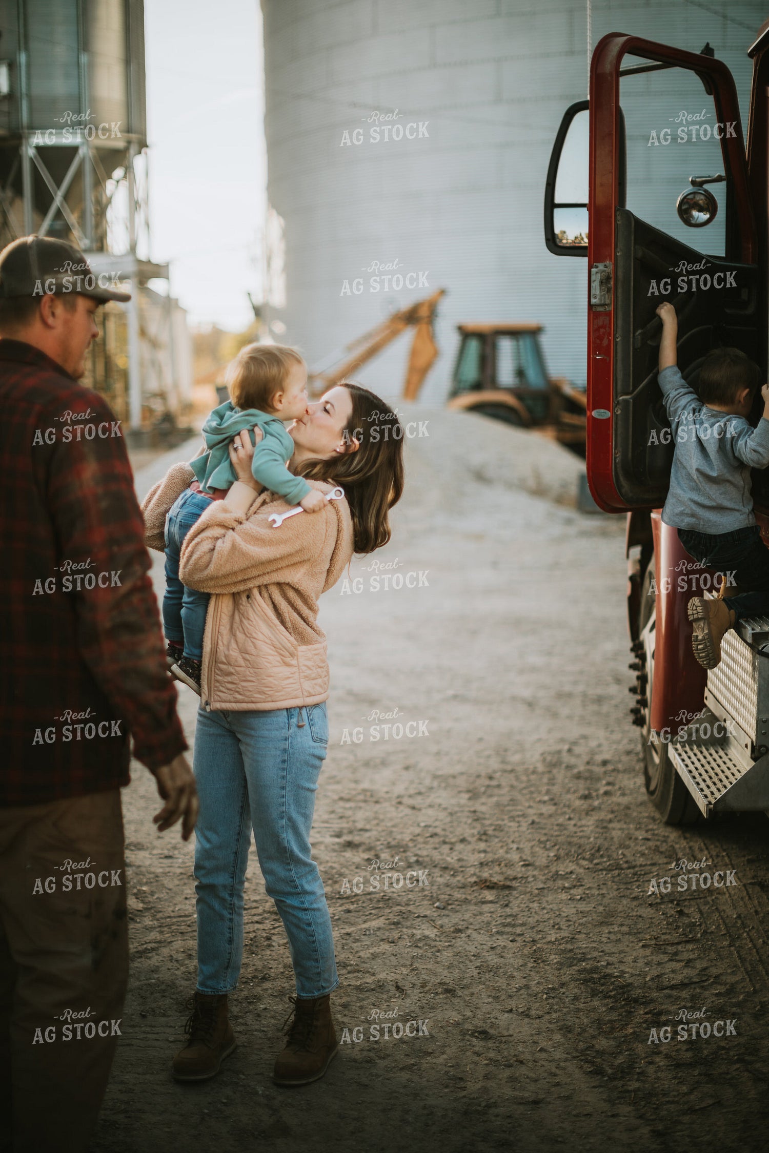 Farm Family in Yard 6824