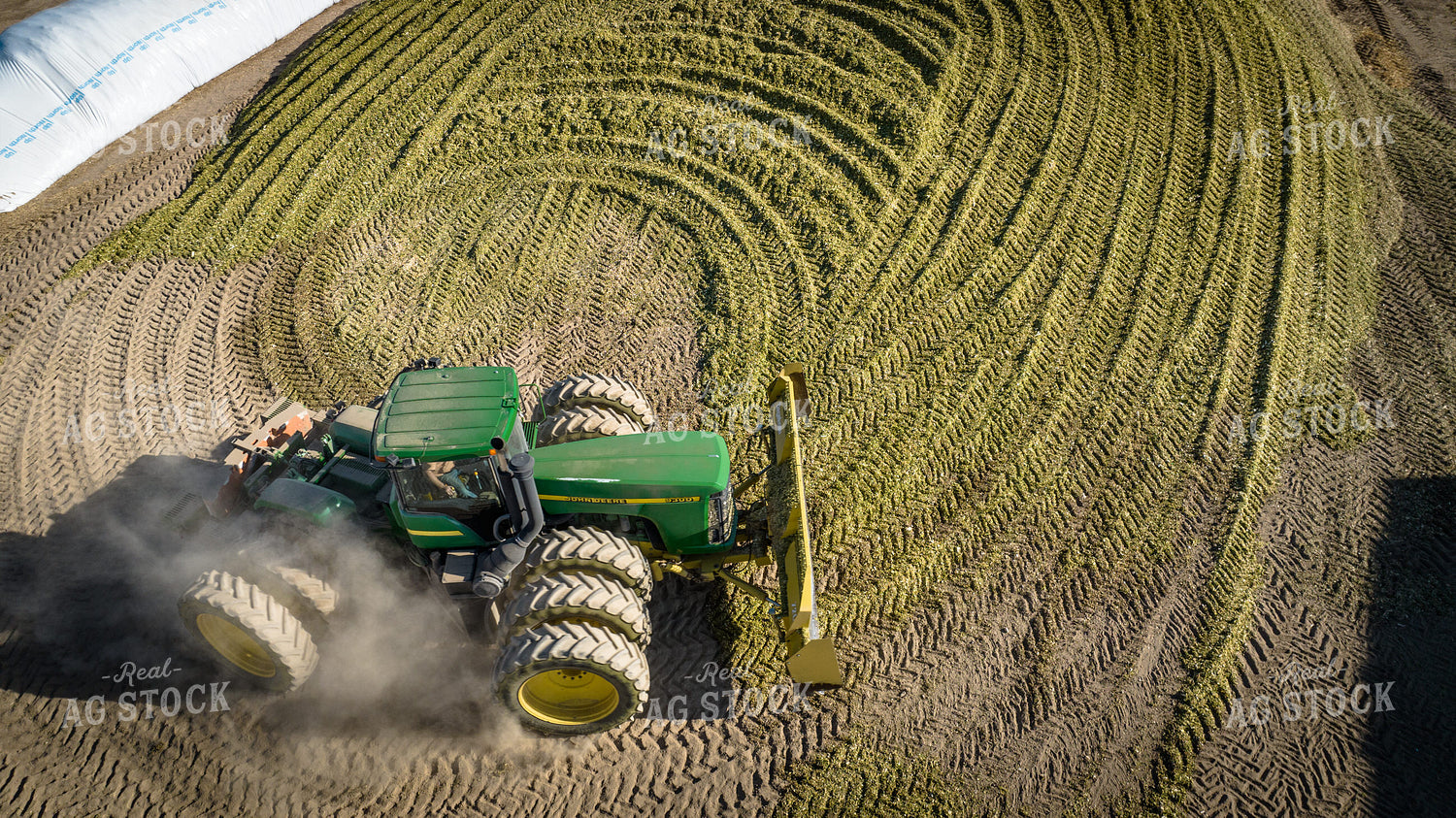 Compacting Silage 56511