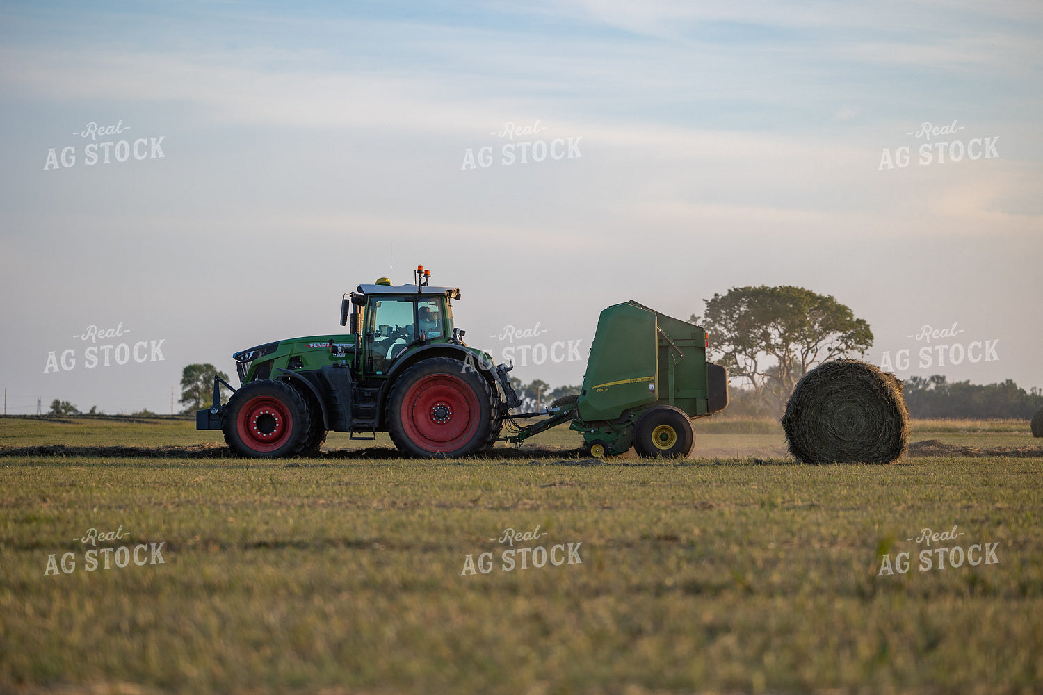 Baling Hay 72135