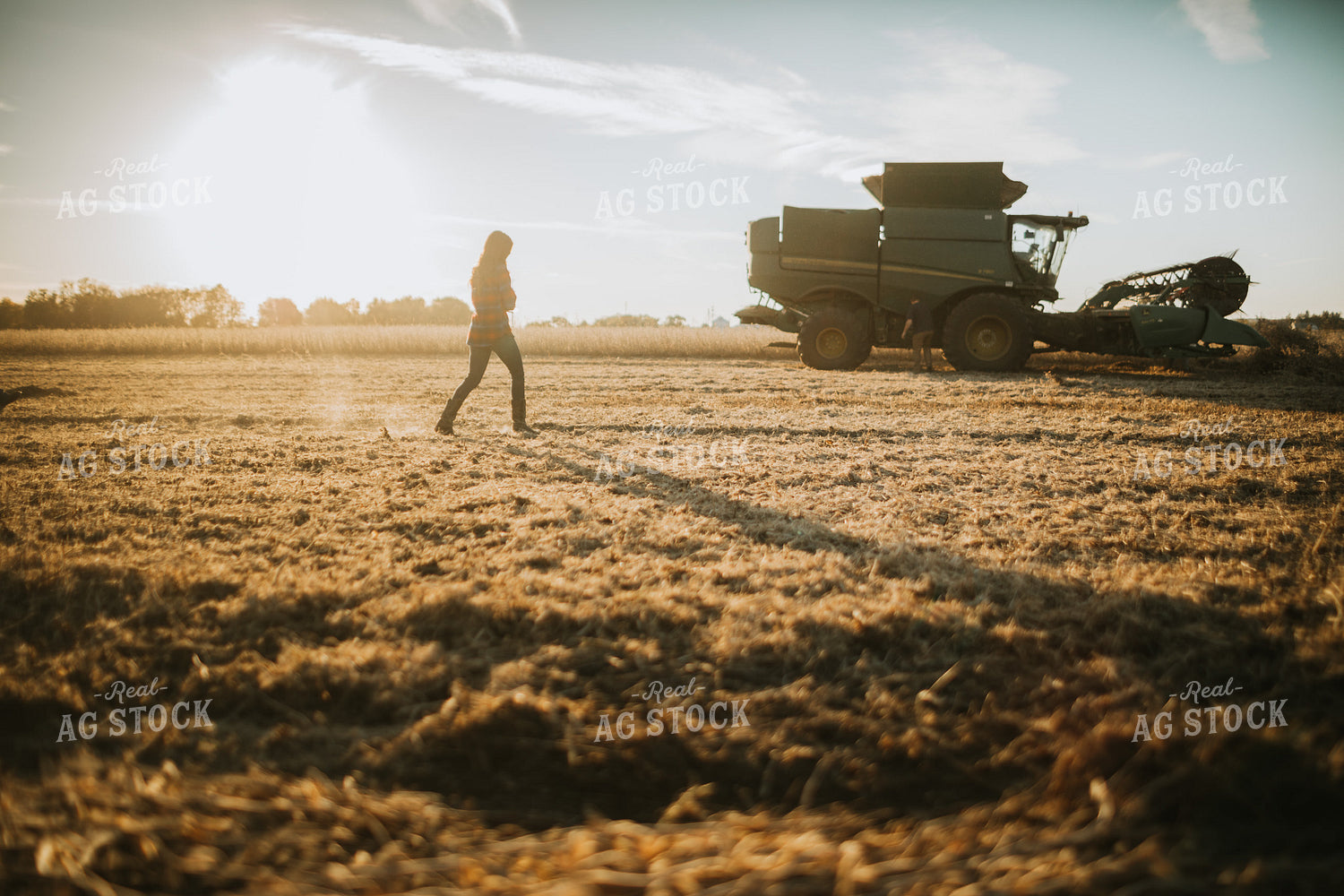 Farm Wife Delivering Field Meals 5070