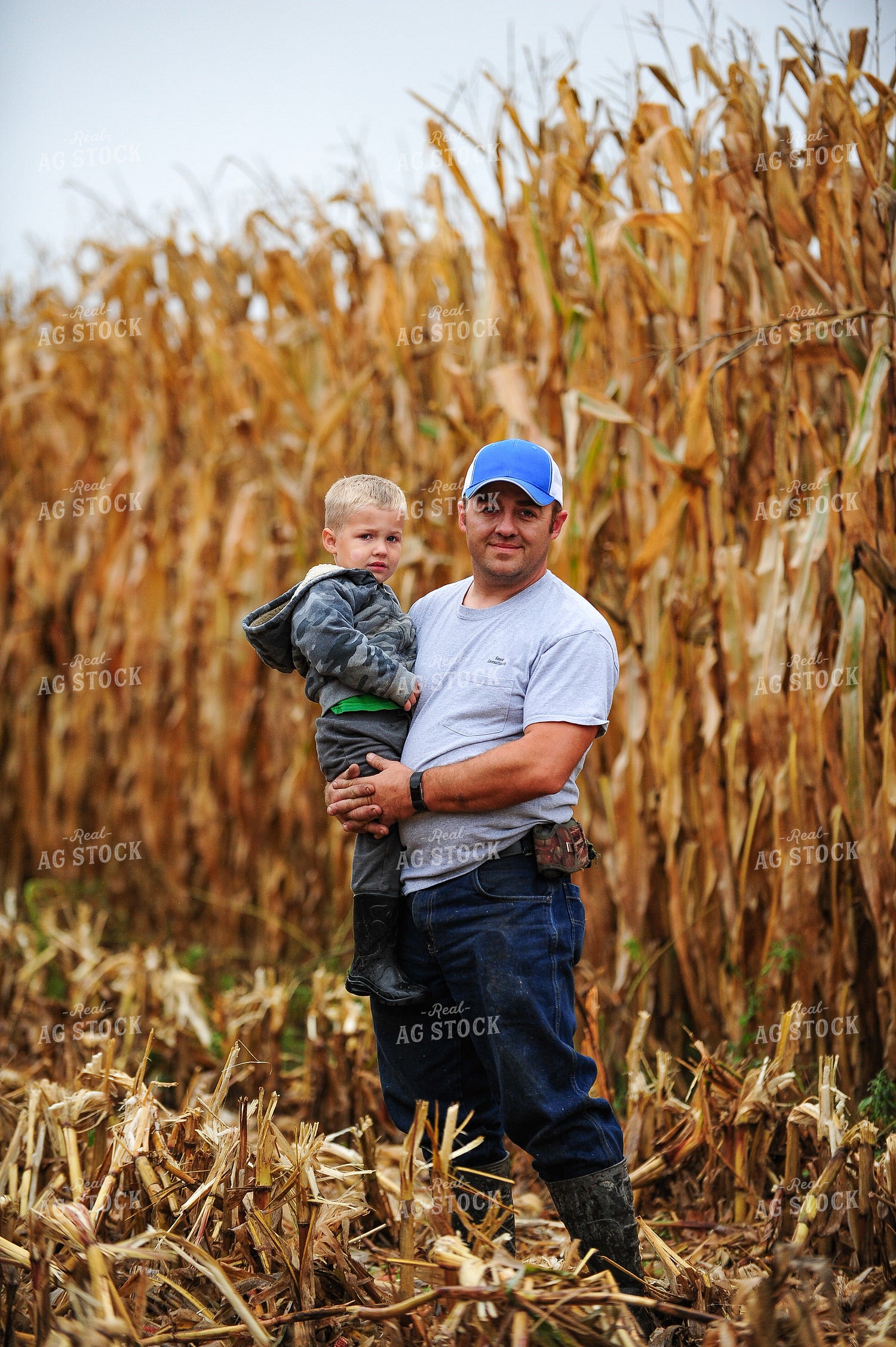Farmer Holding Kid 168000