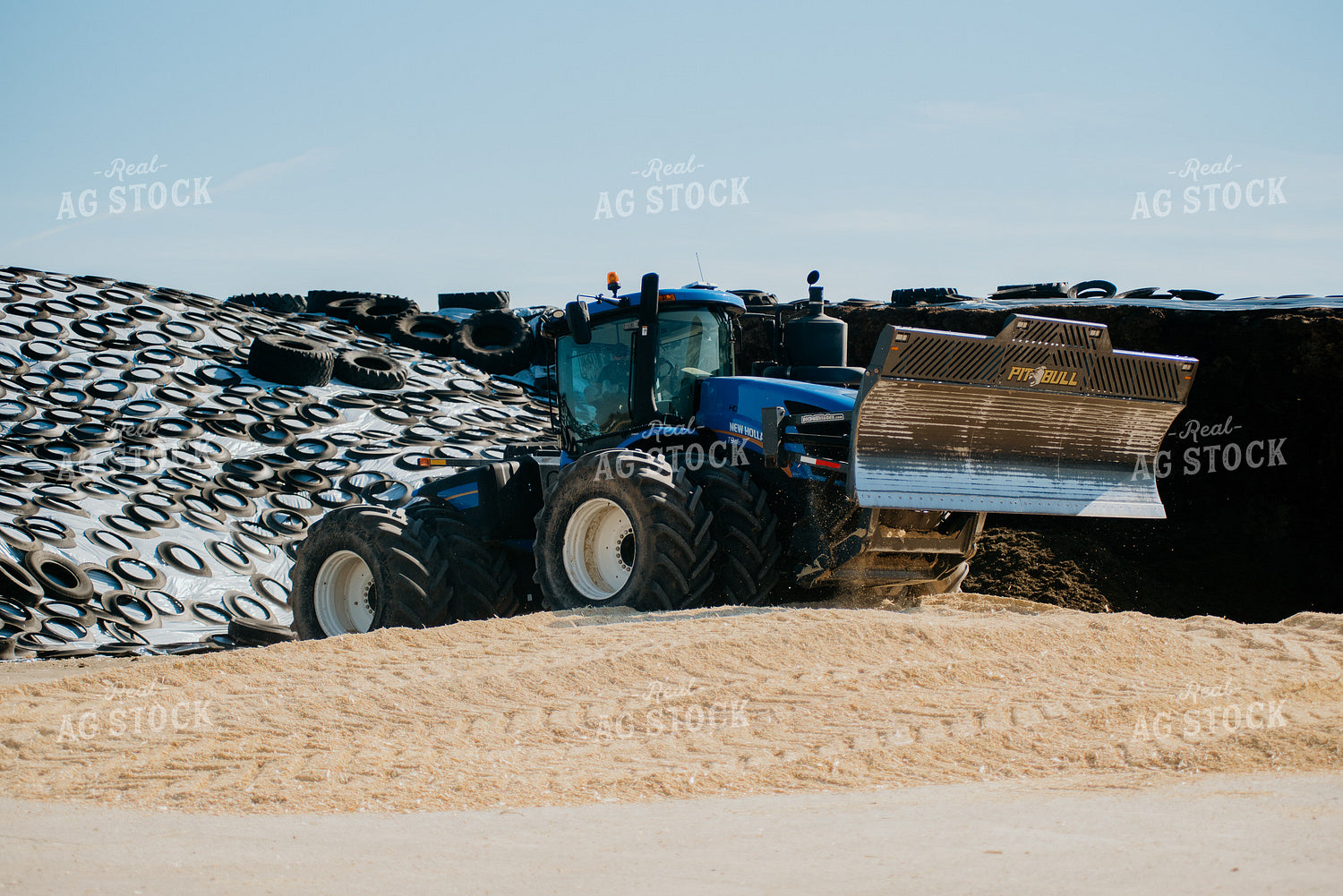 Compacting Silage 118010