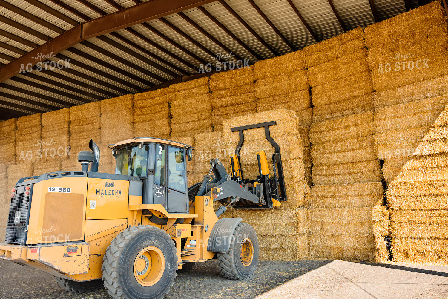 Loading Straw Bales 152329