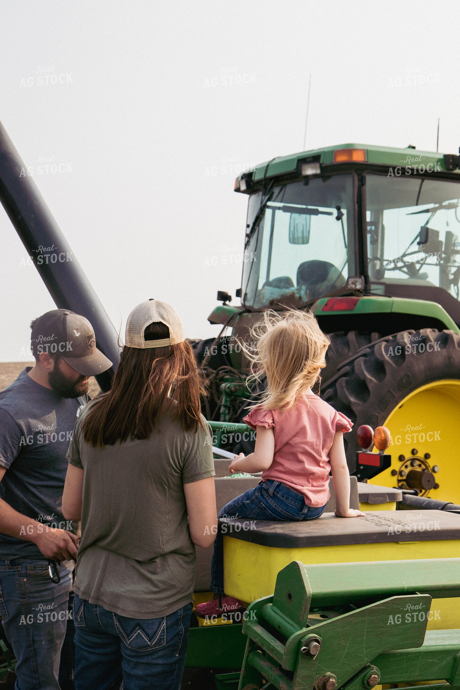 Farm Family Loading Planter Boxes with Seed Tender 67311