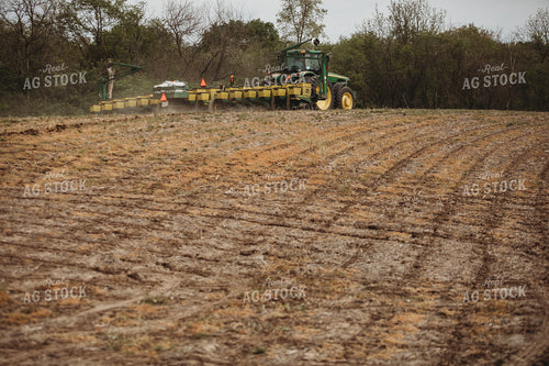 Planting Corn on No-Till Ground 4009