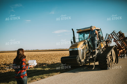 Farm Mom Delivering Field Meals 5040
