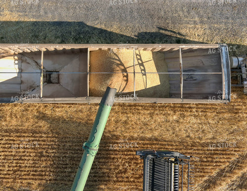 Overview of Auger in Semi Truck 79026