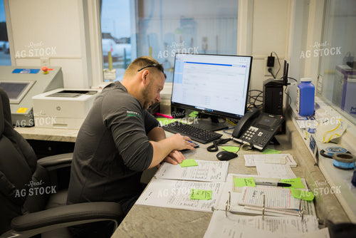 Retailer Working in Office 7889