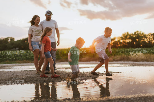 Farm Family Playing 8846