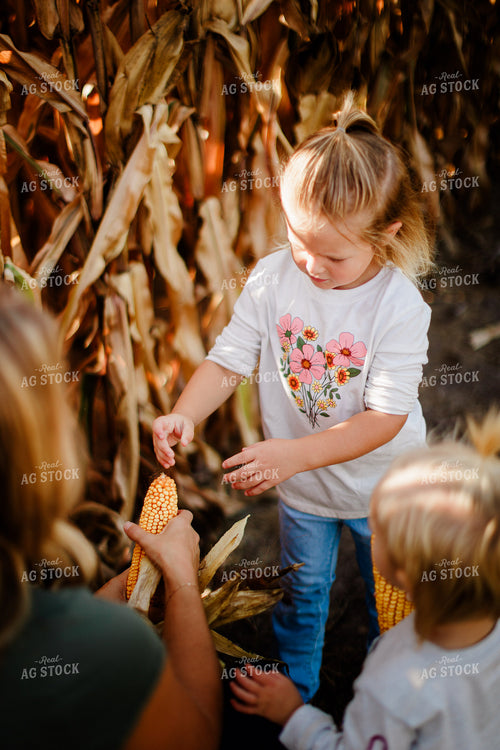 Female Agronomist with Kids 9203