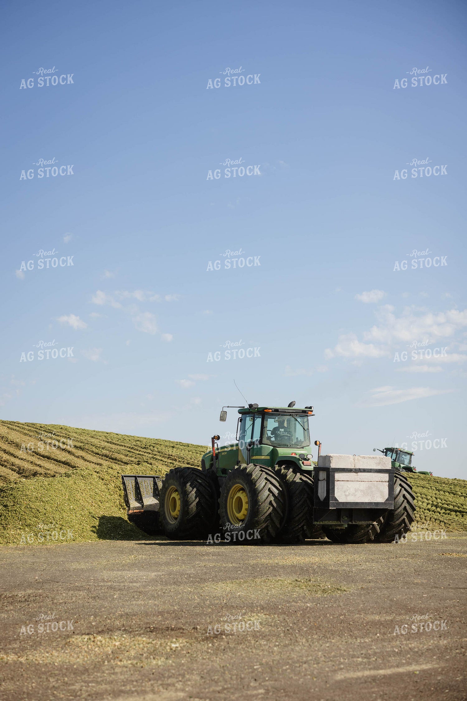 Packing Corn Silage 296001