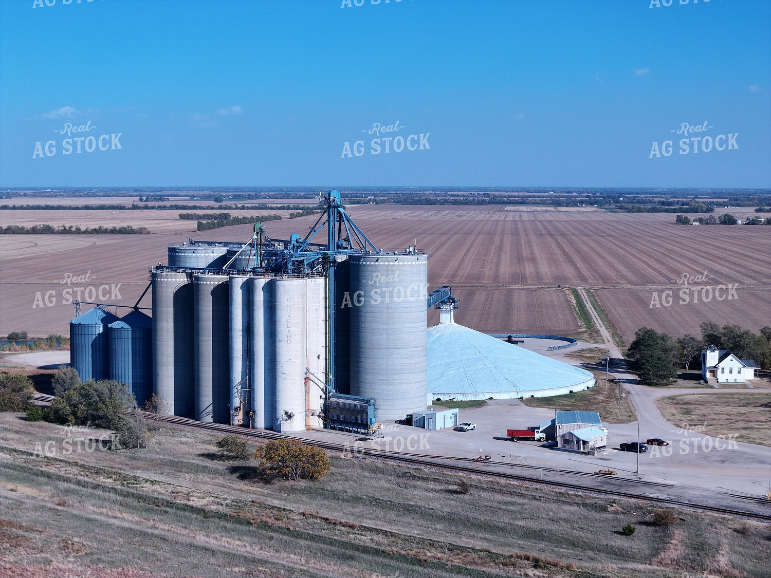 Grain Elevator 239082