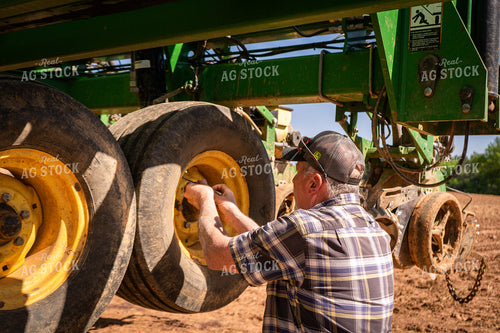 Farmer Working on Planter 128019