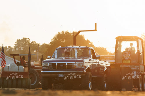 Truck Pulling 52917