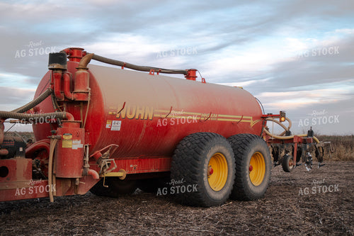 Hauling Manure 289039