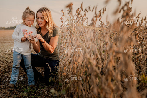 Female Agronomist with Kid 9248