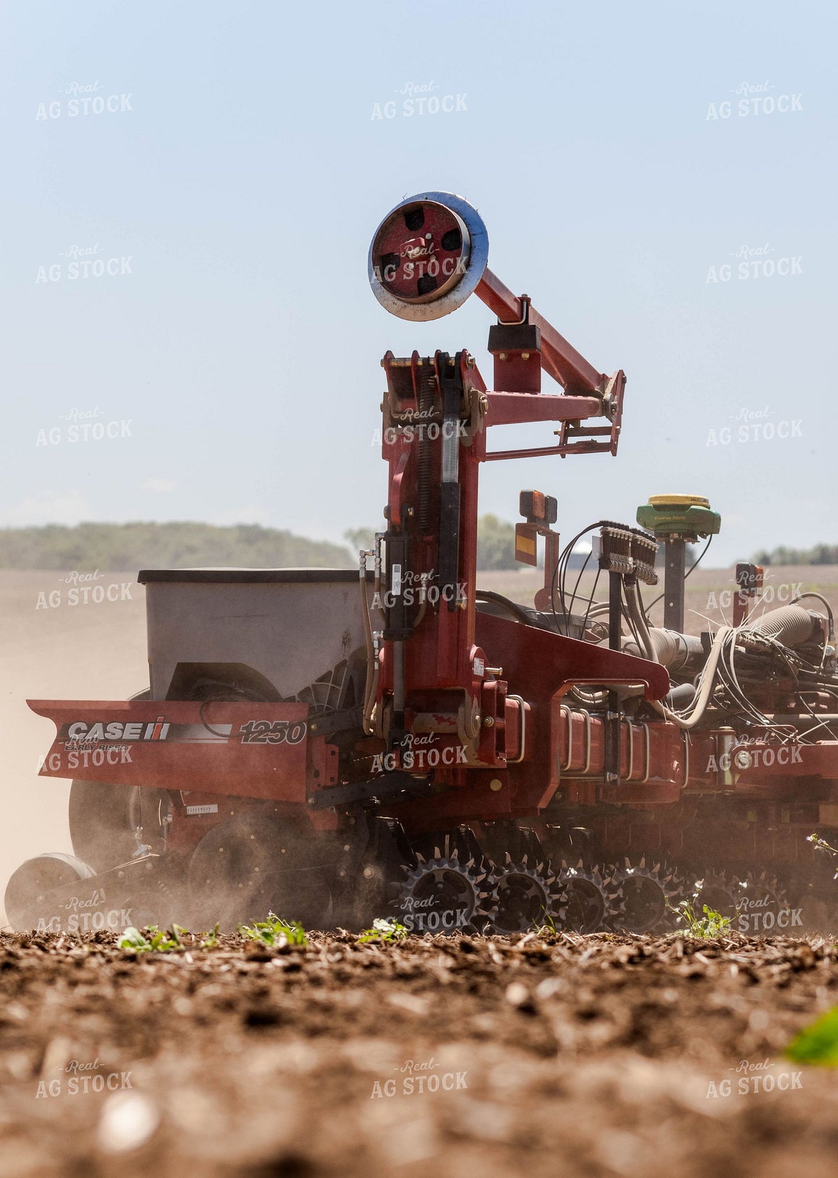 Case IH 1250 Early Riser Planter Working a Dusty Spring Field 409004
