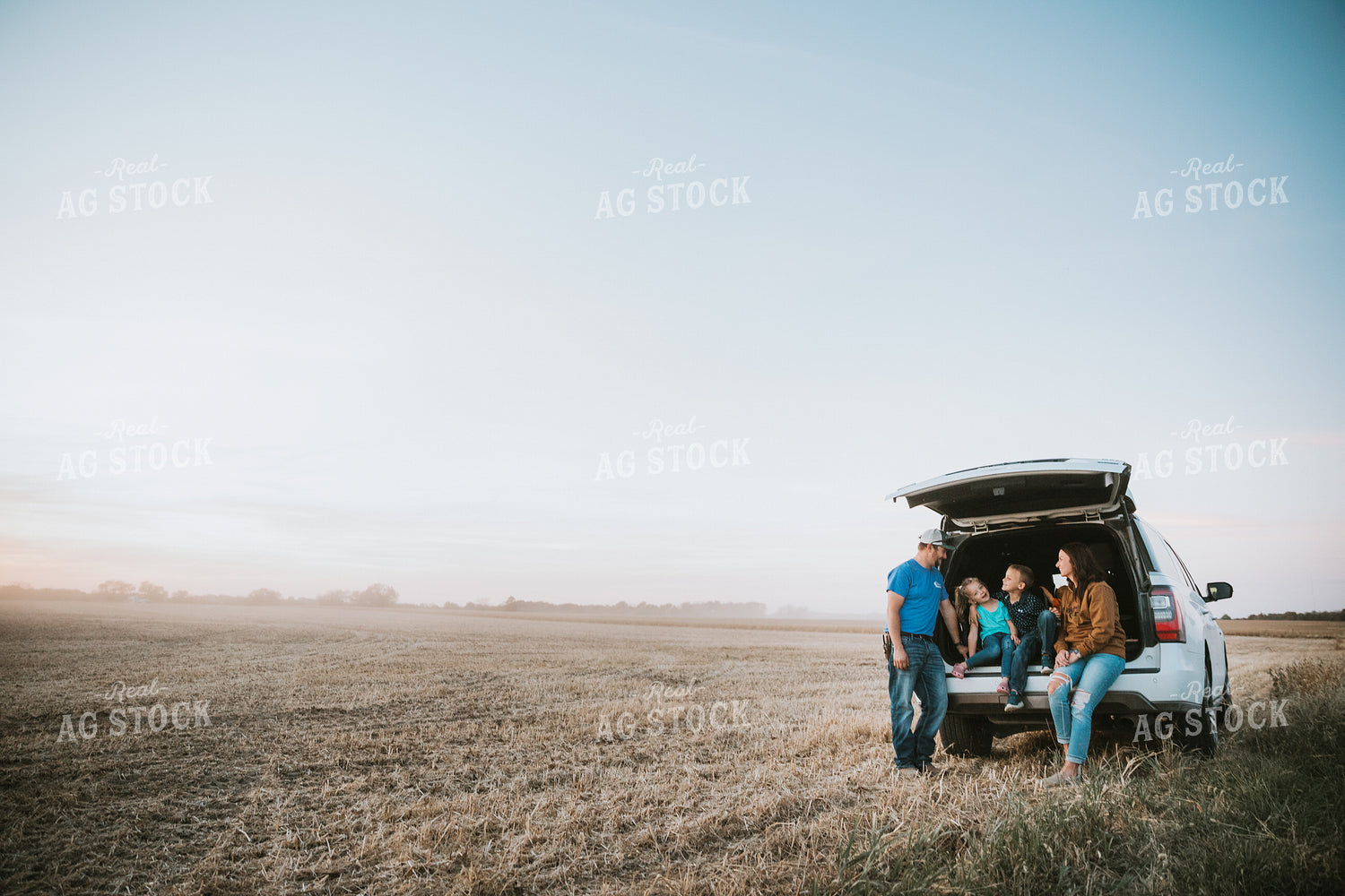 Farm Family in Back of Car 7010