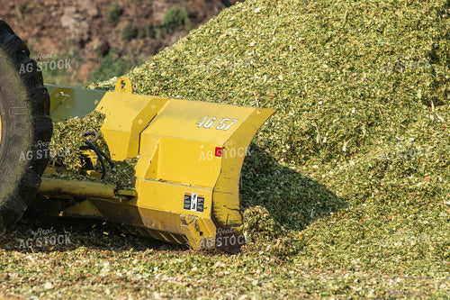 Spreading Silage 72107