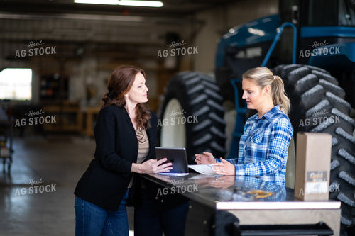 Female Farmer and Saleswoman 168038