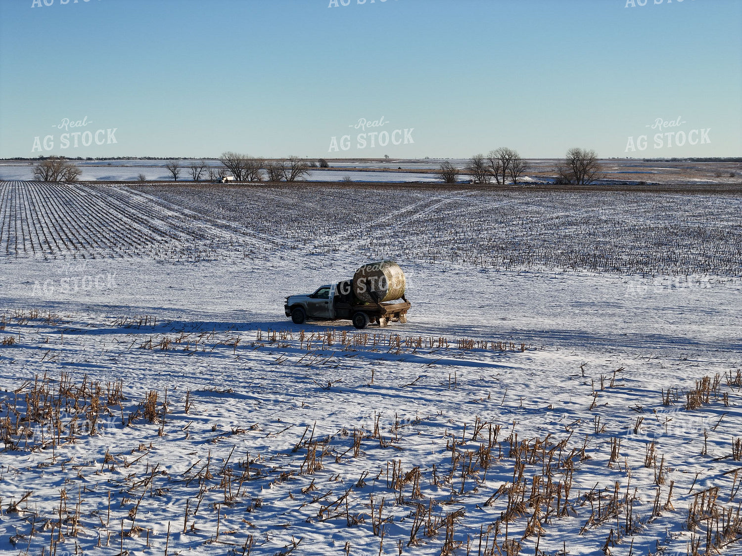 Round Bale on Bale Bed Truck 239457