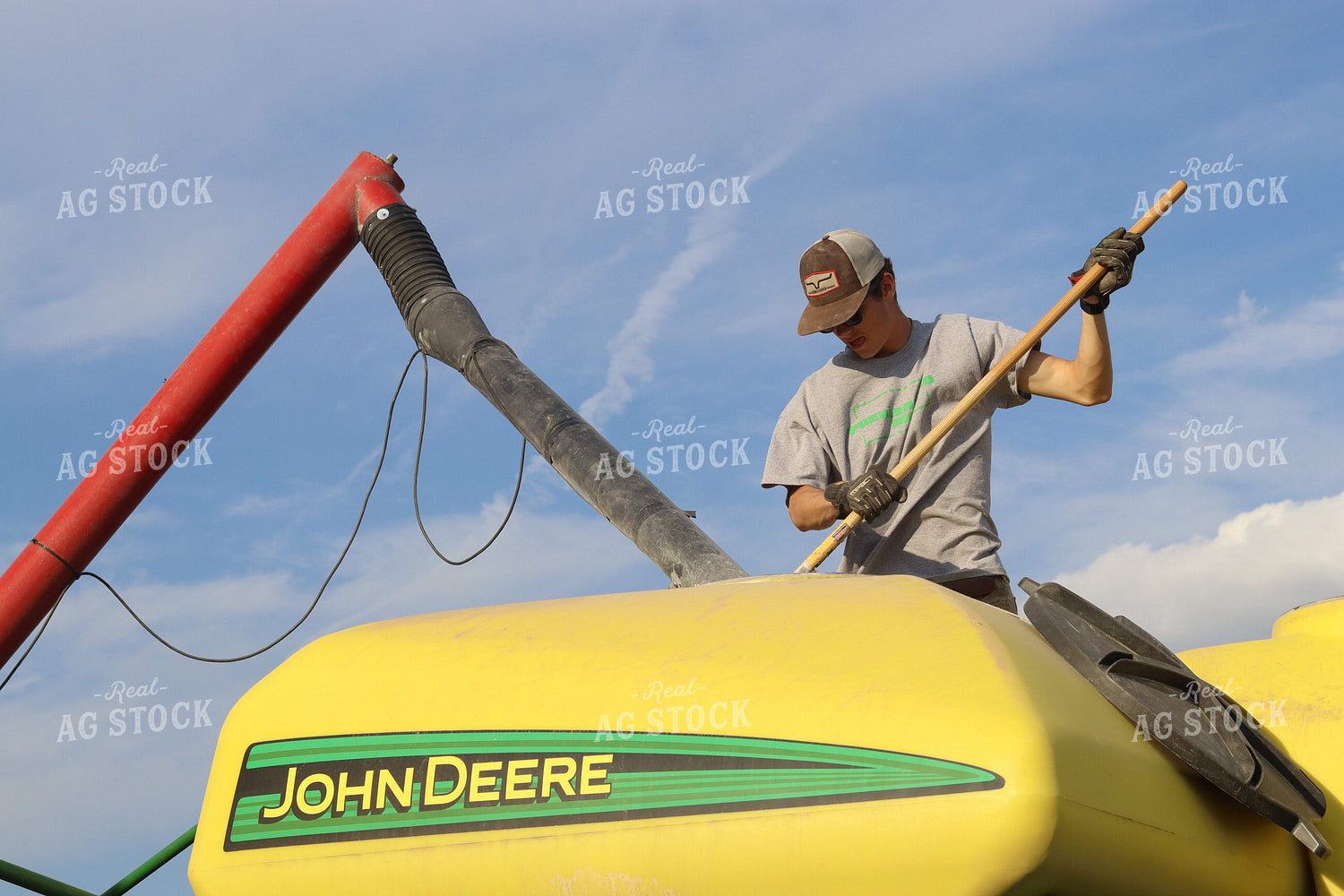 Farmer Filling Bulk Fill Planter 109182