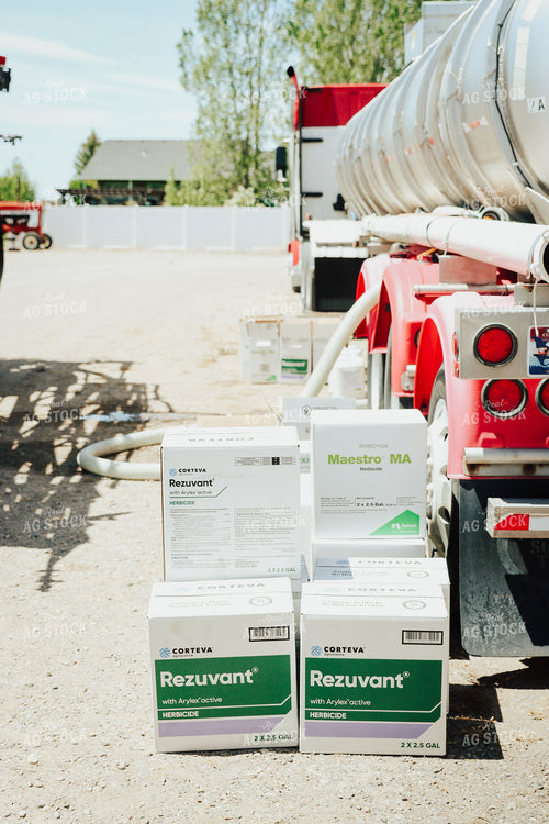 Mixing Herbicides 83196