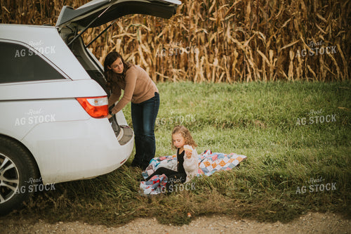 Farm Kid Eating Lunch 6647
