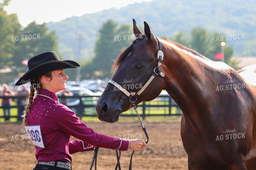 4H Kid Showing Horse 52188