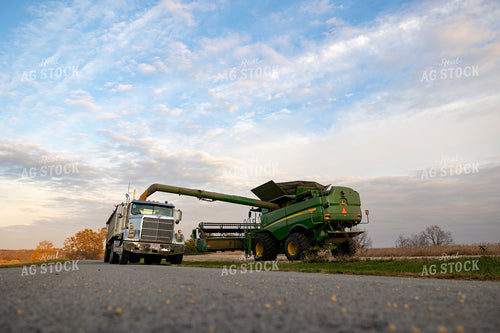 Combine Unloading into Semi 52590